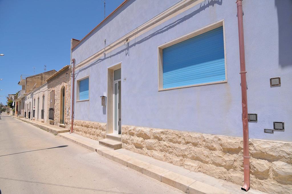 Delposto Marina Di Ragusa Exteriör bild
